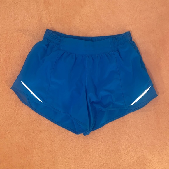 Lululemon Hotty Hot Low Rise Lined Short Size 8 - Picture 1 of 4
